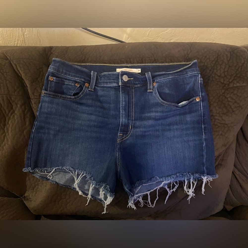 Levi High rise shorts